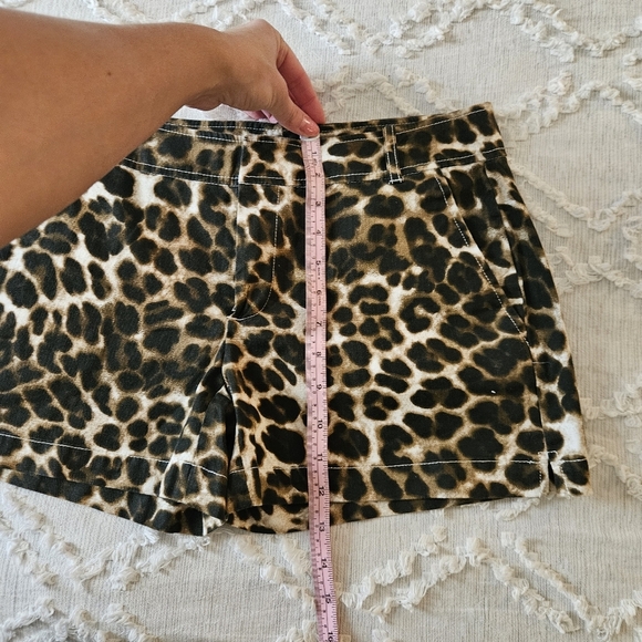 NY&C Mini Cheetah Shorts Size 2 - Picture 8 of 9